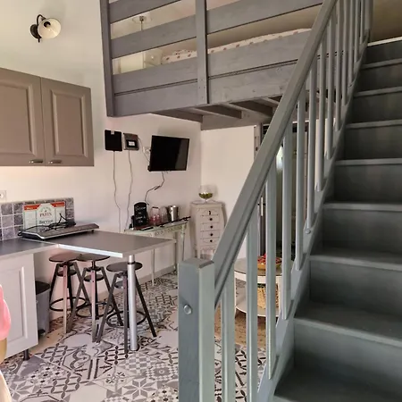 Le Cabanon De Lea Тавель