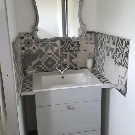 Le Cabanon De Lea * Тавель