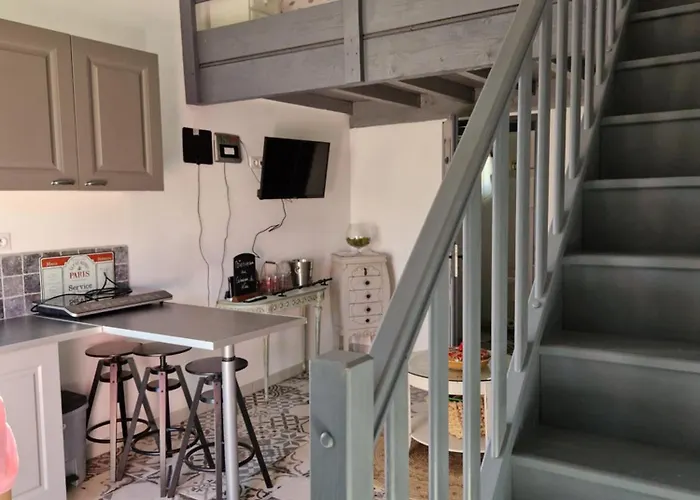 Le Cabanon De Lea Tavel